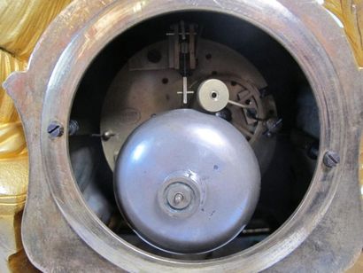 Pendule en bronze doré 