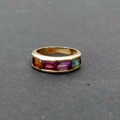 Bague jonc en or jaune 18 k serti de pierres...