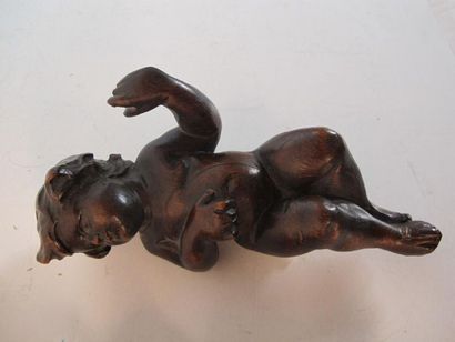 Paire d'angelots en bois sculpté, dos ébauché....