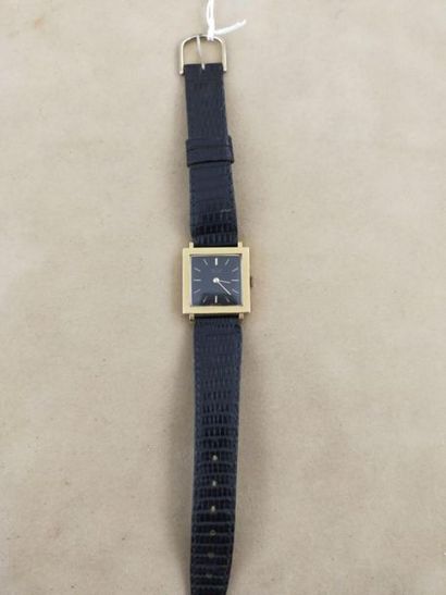 SARCAR Genève
Montre à boîtier carré en or...