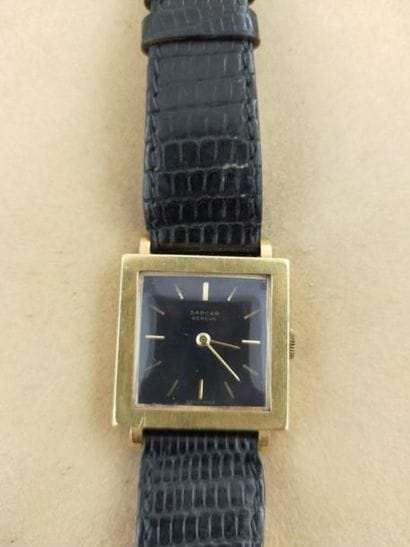 SARCAR Genève
Montre à boîtier carré en or...