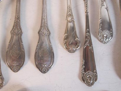 Ensemble de couverts en argent 
Poids : 1063...