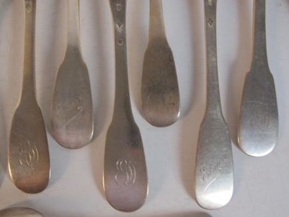 Ensemble de couverts en argent 
Poids : 1063...
