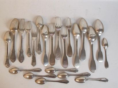 Ensemble de couverts en argent 
Poids : 1063...