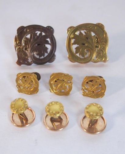 Trois boutons de chemises en or jaune 18k...