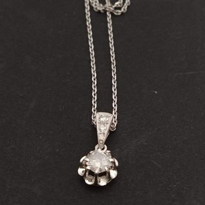Pendentif en or gris 18 K (750 millièmes)...