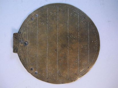 Trois plaques muletières en laiton gravé...