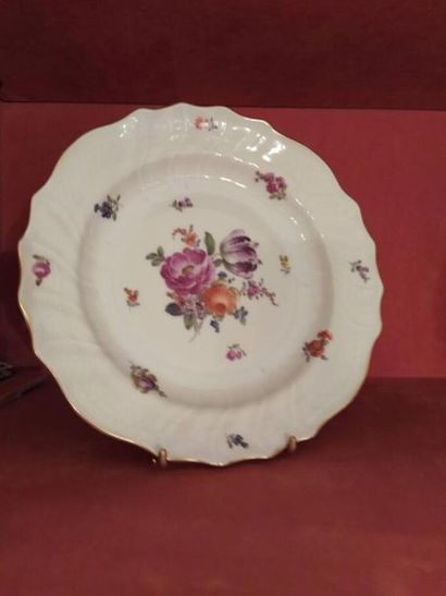MEISSEN
Six assiettes en porcelaine de forme...