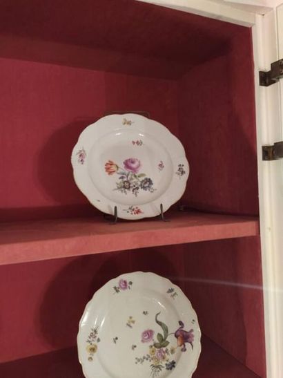 MEISSEN
Six assiettes en porcelaine de forme...