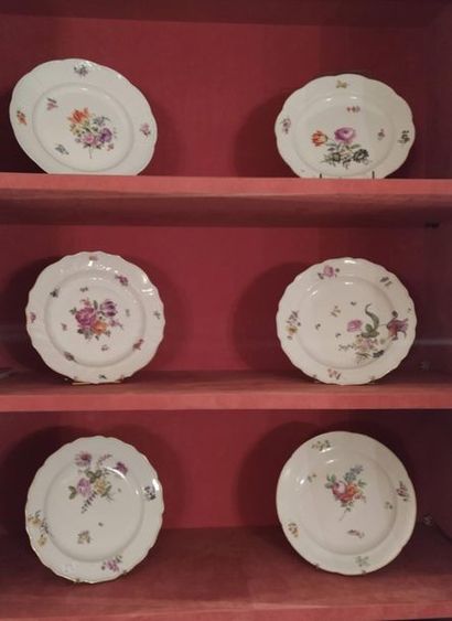 MEISSEN
Six assiettes en porcelaine de forme...