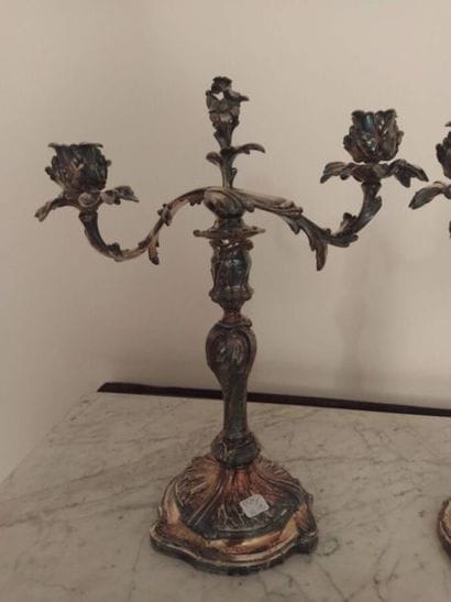 CHRISTOFLE
Paire de flambeaux en métal argenté...