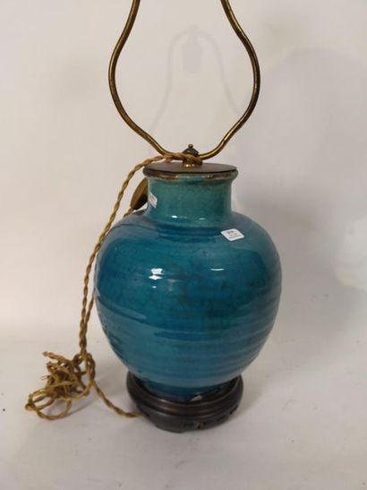 Vase balustre en céramique émaillé bleu turquoise,...
