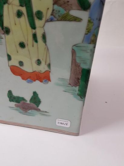 CHINE, XXème siècle
Vase en porcelaine polychrome,...