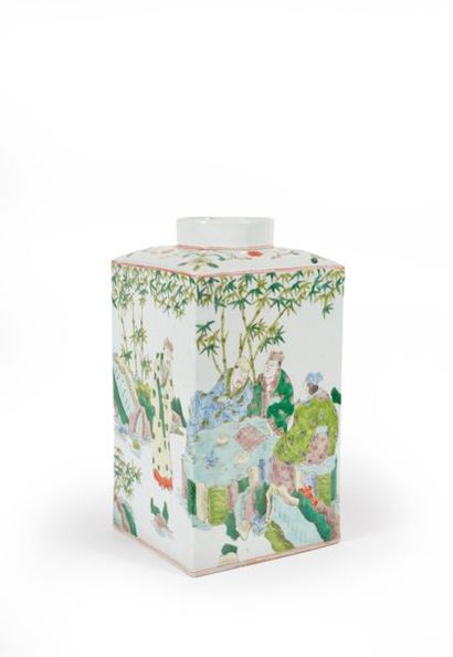 CHINE, XXème siècle
Vase en porcelaine polychrome,...