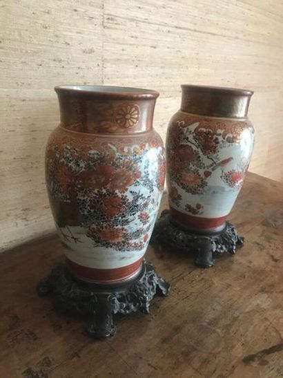 Paire de vases en faïence du Japon, vers...