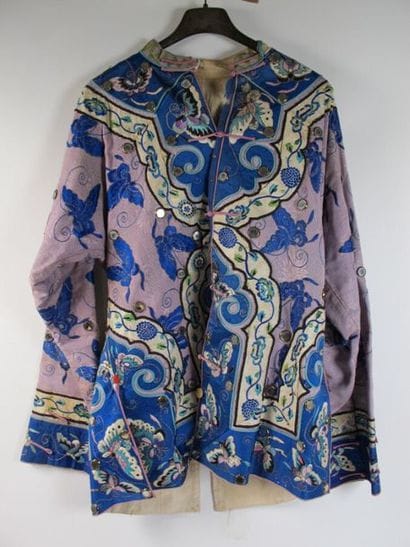 Cape, veste, pantalon en soie brodée pour...