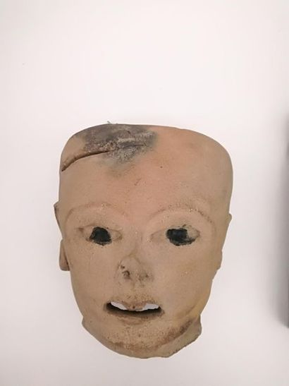 Tête en terre cuite
H : 14 cm
