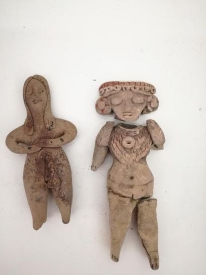 Deux statuettes en terre cuite femme (ac...