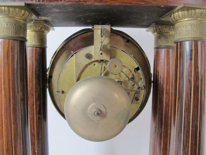 Pendule portique à colonnes
Epoque Charles...