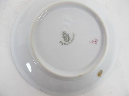 Lot de trois tasses et leurs soucoupes
(accidents...