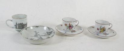 Lot de trois tasses et leurs soucoupes
(accidents...
