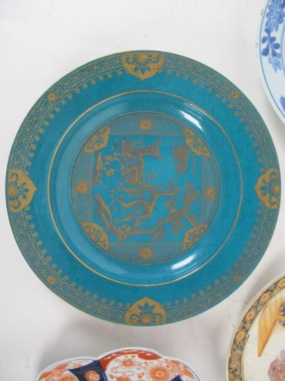 CHINE
Lot de 5 assiettes à décor Imari, bleu...