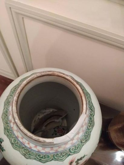 CHINE
Paire de potiches Famille verte en...