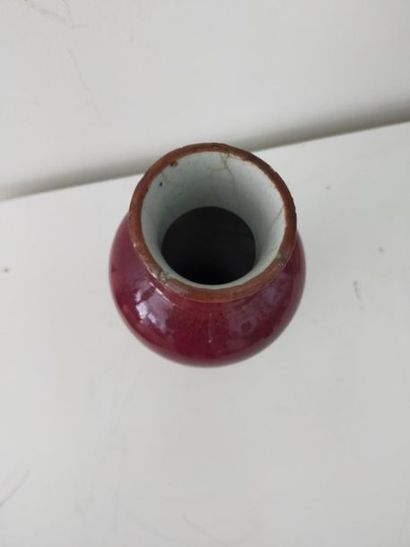 Petit vase sang de boeuf Chine XXème (col...