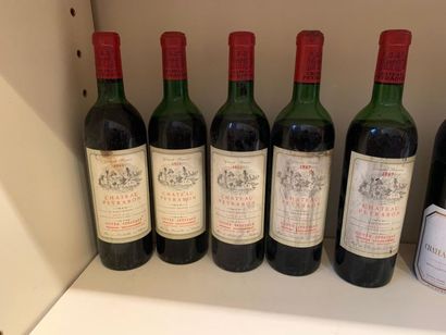 Cinq bouteilles de Ch. Peyrabon 67 
bass...