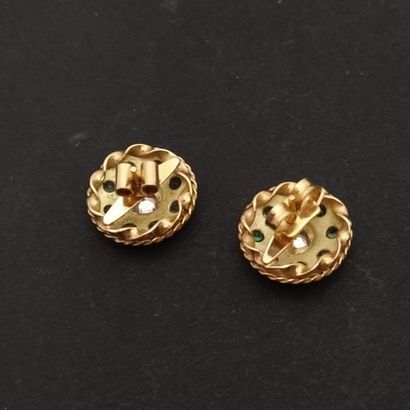 Paire de boucles d'oreilles rondes en or...