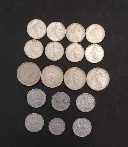 8 pièces de 1 franc en argent
3 pièces de...