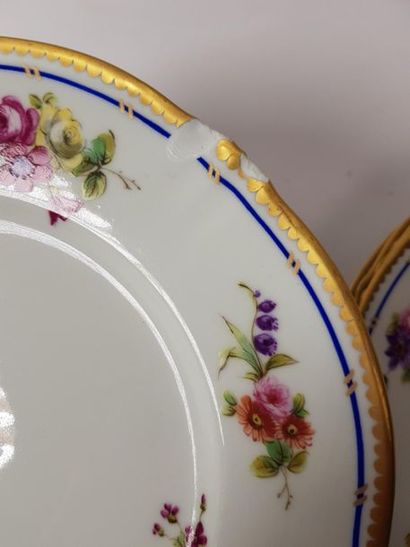 18 assiettes en porcelaine 
(accidents)