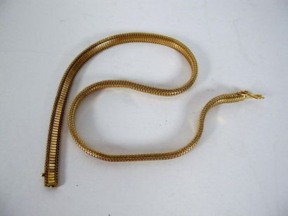 Collier en or jaune 18 k à maillons tressés...