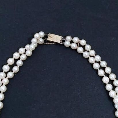 Collier à double rangs de perles en chute.
On...