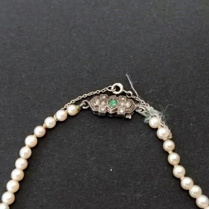 Collier à double rangs de perles en chute.
On...