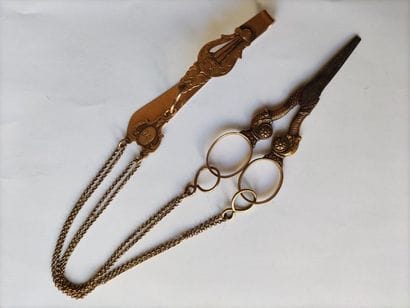 Paire de ciseaux en or jaune ciselé 18K (750...