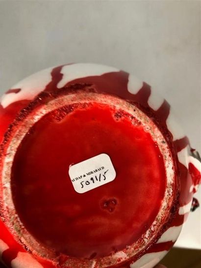 Fekete LASZLO 
Théière à l'enfant en porcleaine...