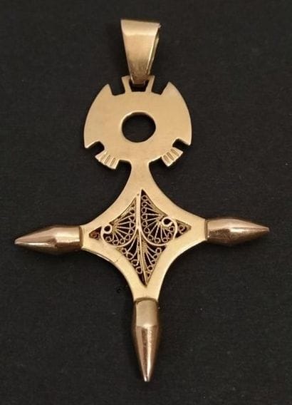 Une croix de vie en or jaune 18K
Poids :...