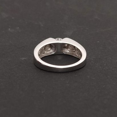 Solitaire en or blanc 18 K (750 millièmes)...