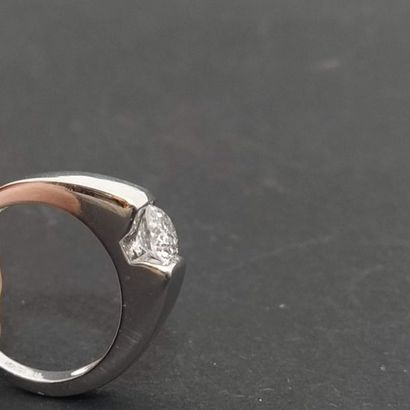 Solitaire en or blanc 18 K (750 millièmes)...