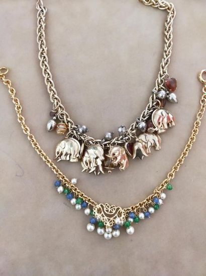 ANONYME
Collier charme avec breloques elephants...