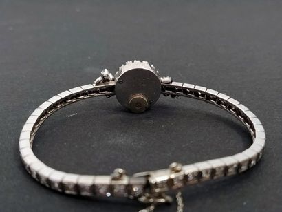 JAEGER LECOULTRE
Montre de dame ronde en...