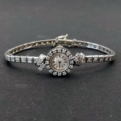 JAEGER LECOULTRE
Montre de dame ronde en...