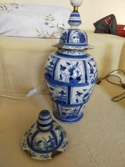 DELFT
Potiche en faïence montée en lampa
(couverte,...