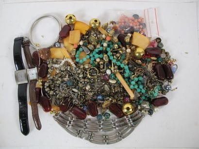 Lot de bijoux fantaisie collier métal br...