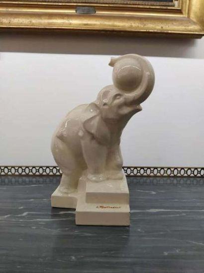 SAINT-CLEMENT
L. Fontinelle (1886-1964)
Eléphant...