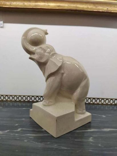 SAINT-CLEMENT
L. Fontinelle (1886-1964)
Eléphant...