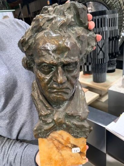ECOLE MODERNE
Buste de Beethoven
Bronze sur...