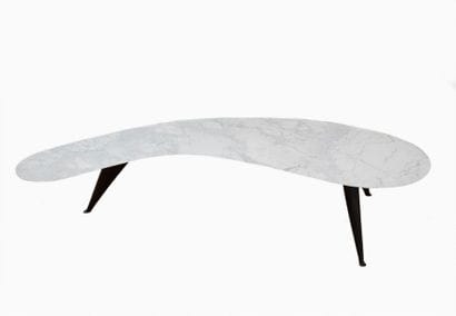 Ensemble de deux tables en marbre sur piètement...