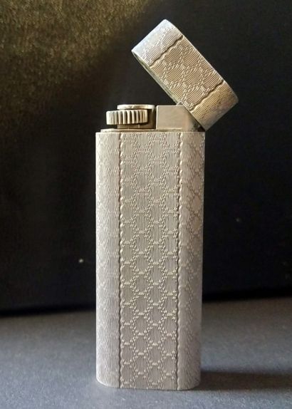 CARTIER Silver lighter with guilloché de...